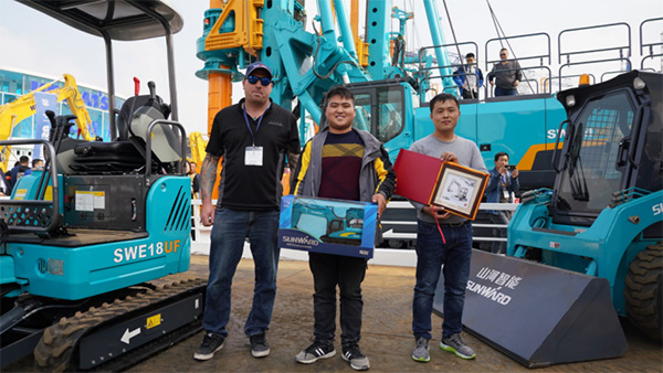 不服来战!山河智能展台有大礼等你拿