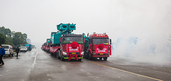新年开门红!山河智能5000万装备批量发车